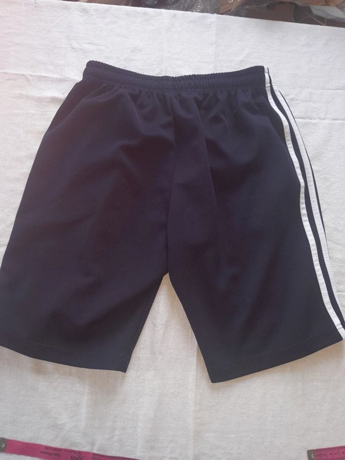 Short Yvi Club taille 38 - photo numéro 2