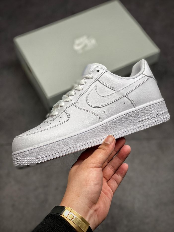 Nike Air Force 1 Low '07 White taille :39 - photo numéro 2