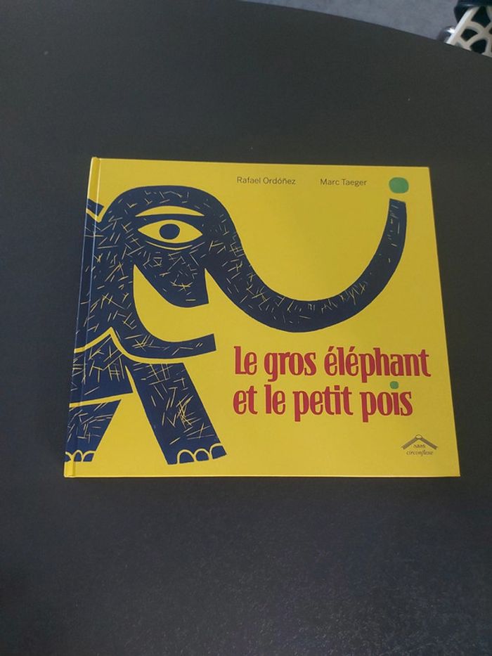 Livre le gros éléphant et le petit pois