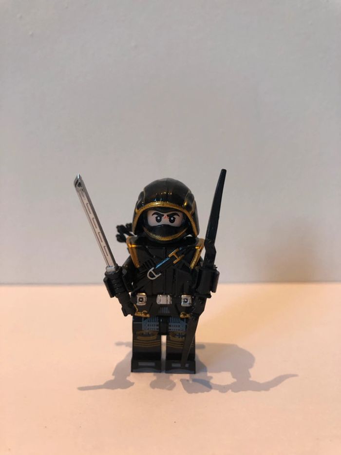 Figurine type lego Hawkeye. Marvel - photo numéro 2