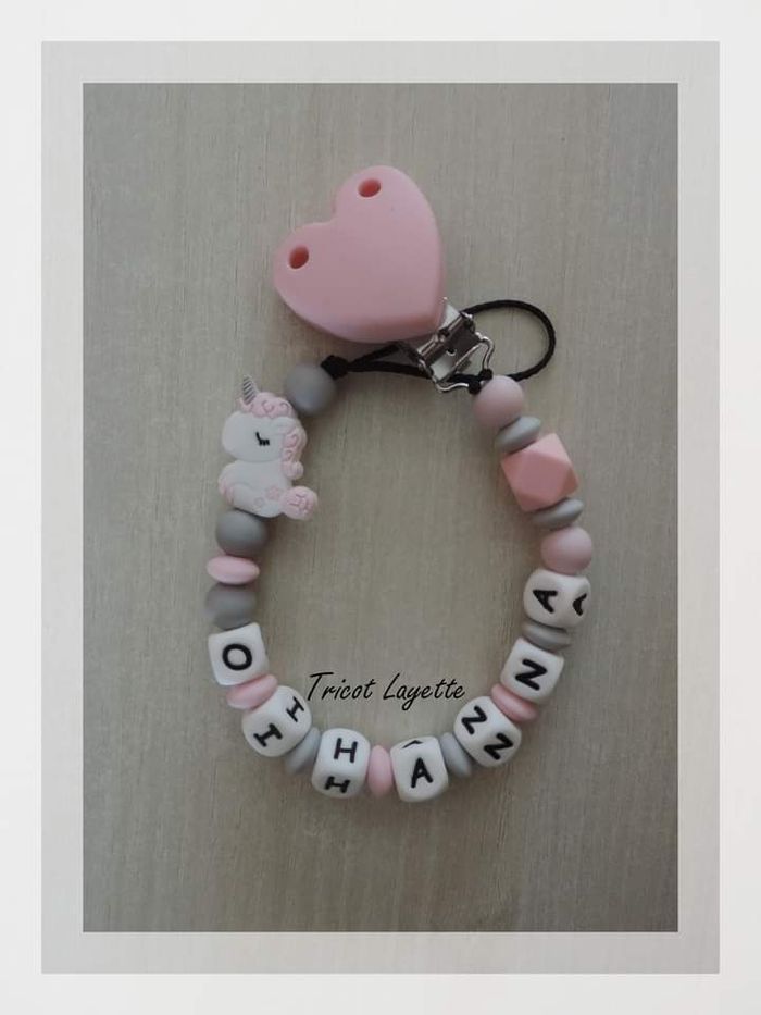 Attache tétine licorne