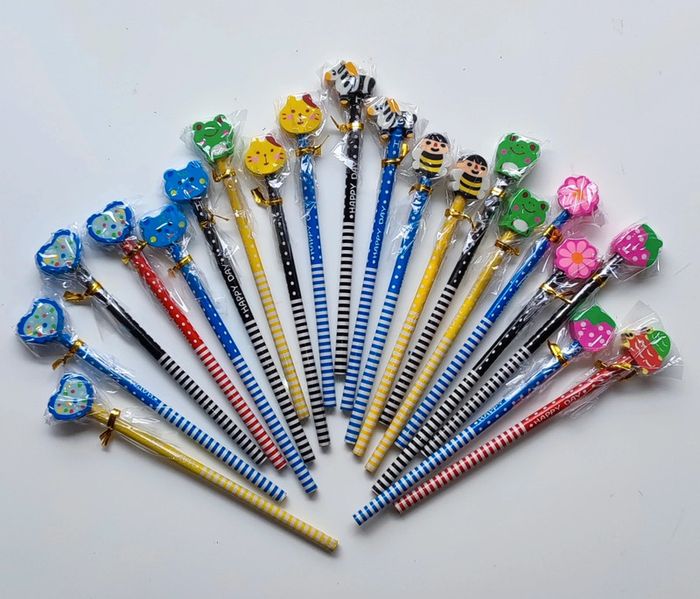 Lot de 20 crayons avec des gommes