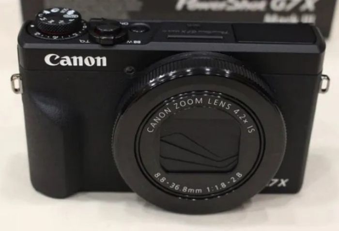 Canon Powershot G7X Mark III avec 2 batteries , 1 chargeur et une carte mémoire 128Go en parfait éta - photo numéro 2