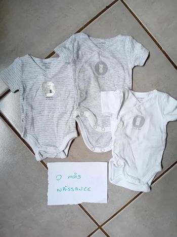 Lot de bodies taille prématuré mois ouverture sur le devant