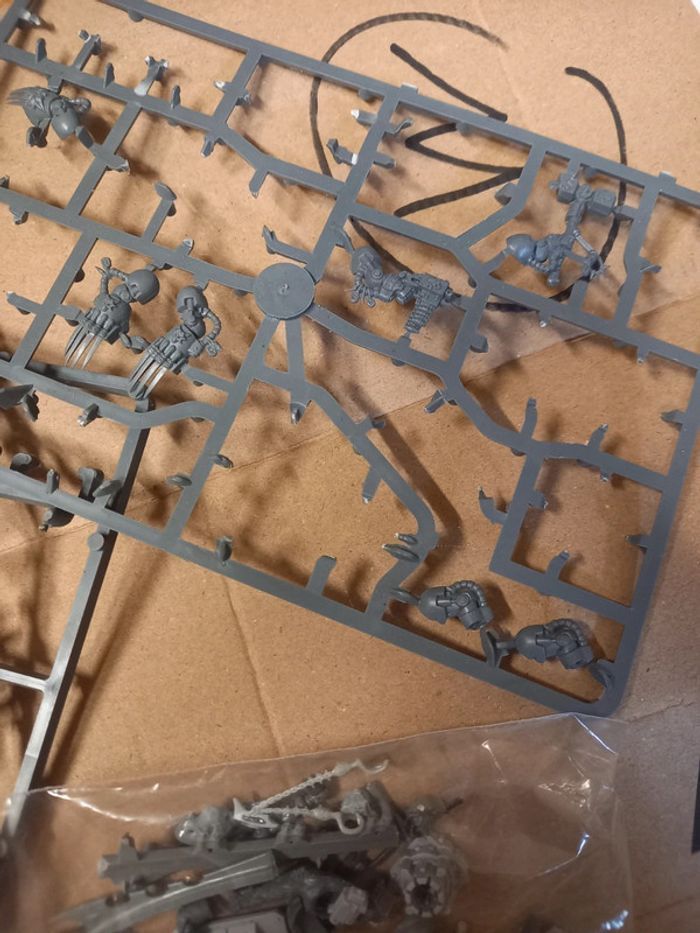 Lot 100 bitz et rabiots warhammer space marines dark angels xenos - photo numéro 2