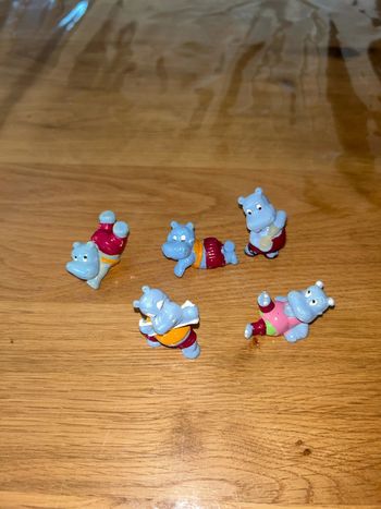 Figurine hippopotame kinder