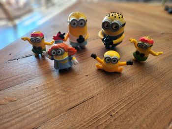 Lot 6 figurines les minions en très bon état