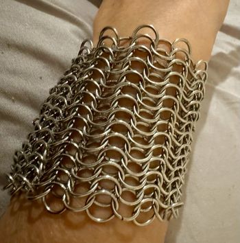 Bracelet large plastron xxl réglable mailles habaha  Paris neuf