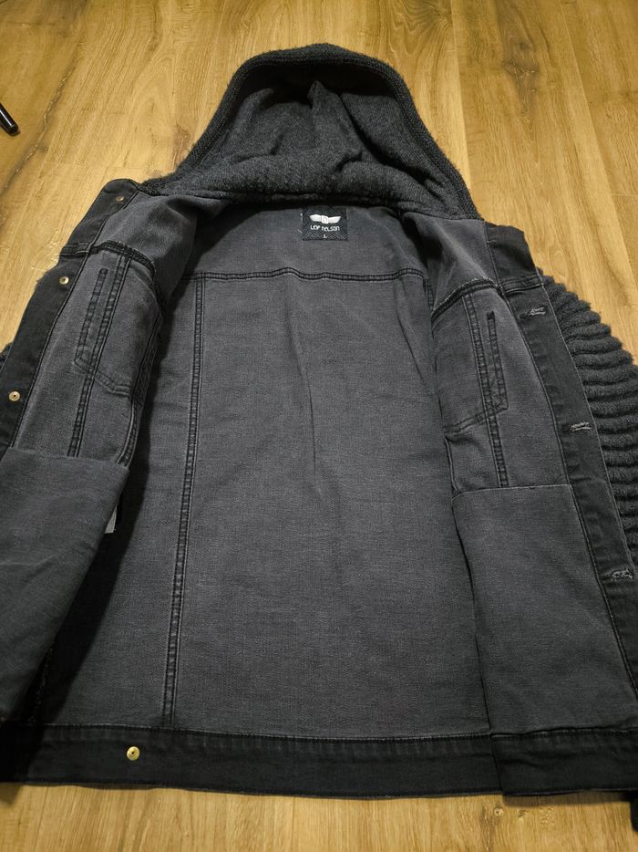 Veste jeans noir a capuche,mache petites mailles, taille L, très bon état - photo numéro 6