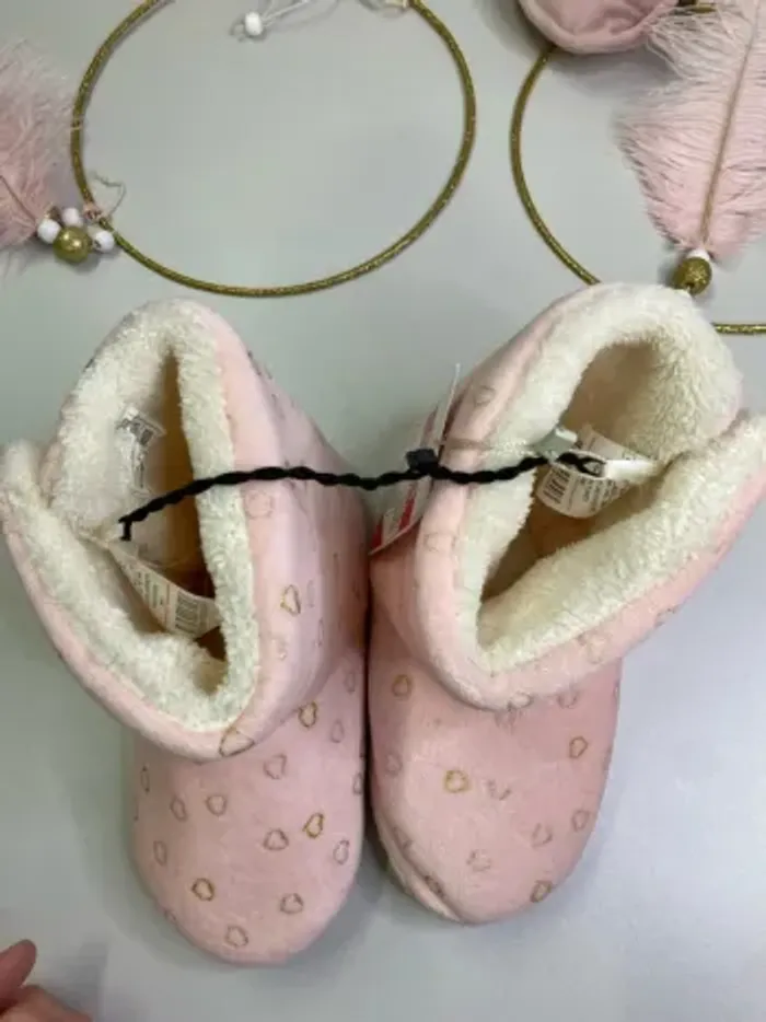 Chaussons fourrés fille (neuf) -  Taille 30/31 - photo numéro 4
