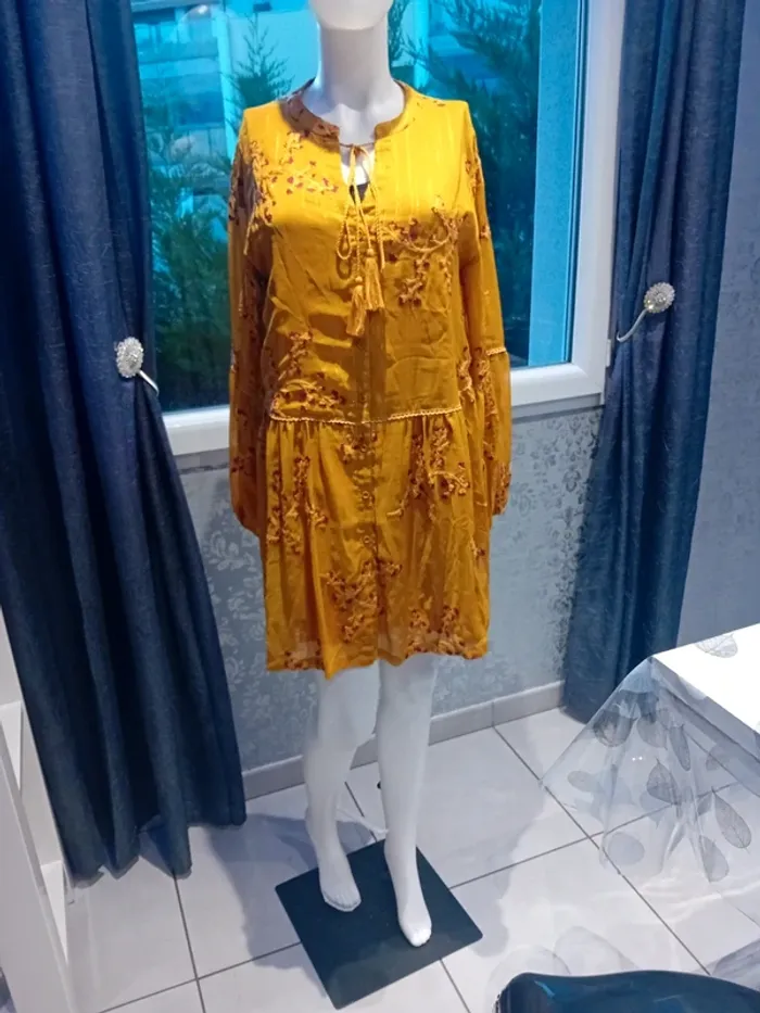 Robe courte de la marque orfeo taille L - photo numéro 3