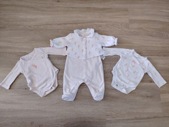 Pyjama et lots de deux bodies