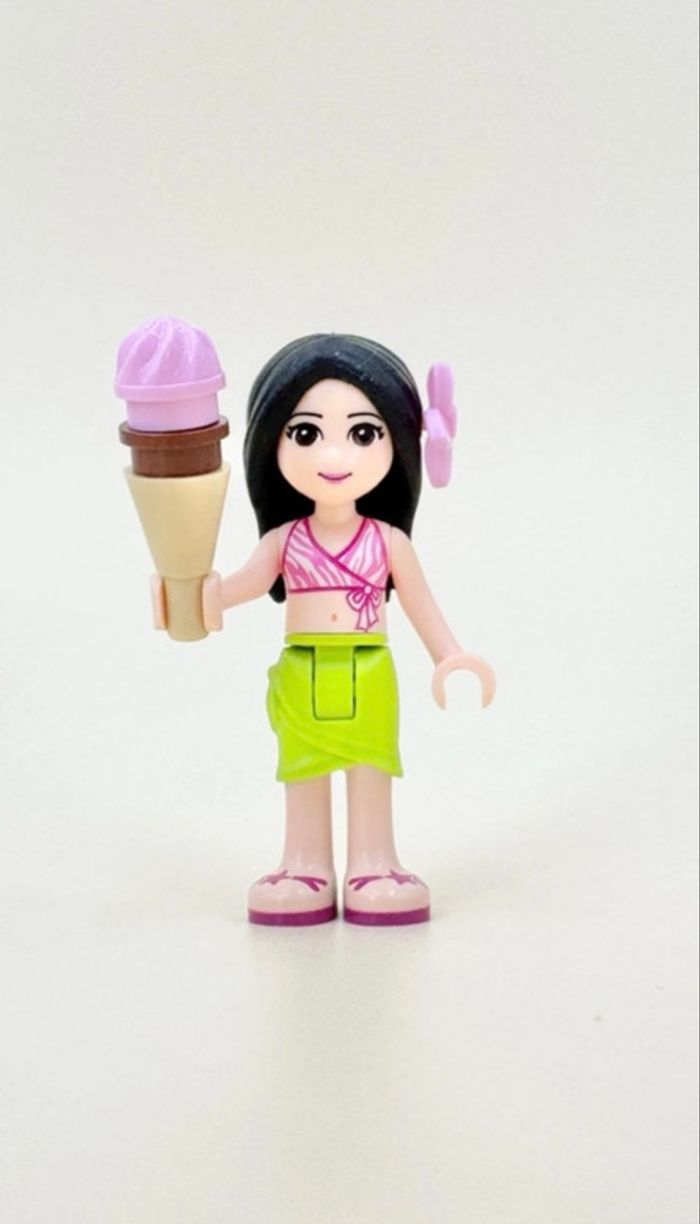 Lego Figurines Friends : Martina mange une glace fraise / chocolat