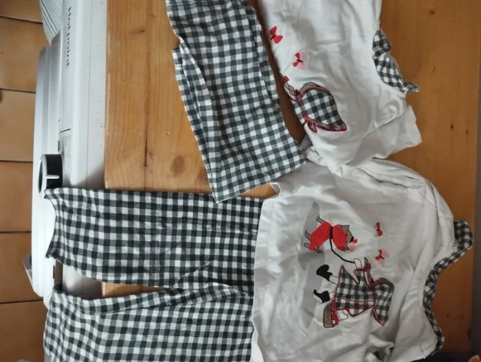 Lot de vêtements jumelles en taille 2 ans - photo numéro 12