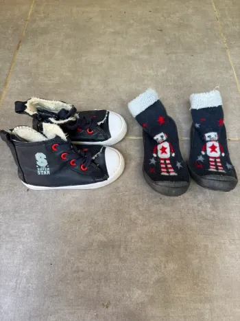 Lot chaussures + chaussons chaussettes fabriqué en France pointure 22