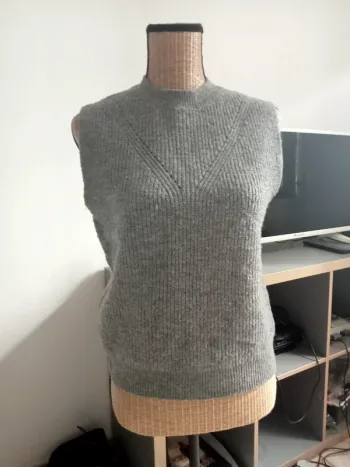 Pull gris sans manches