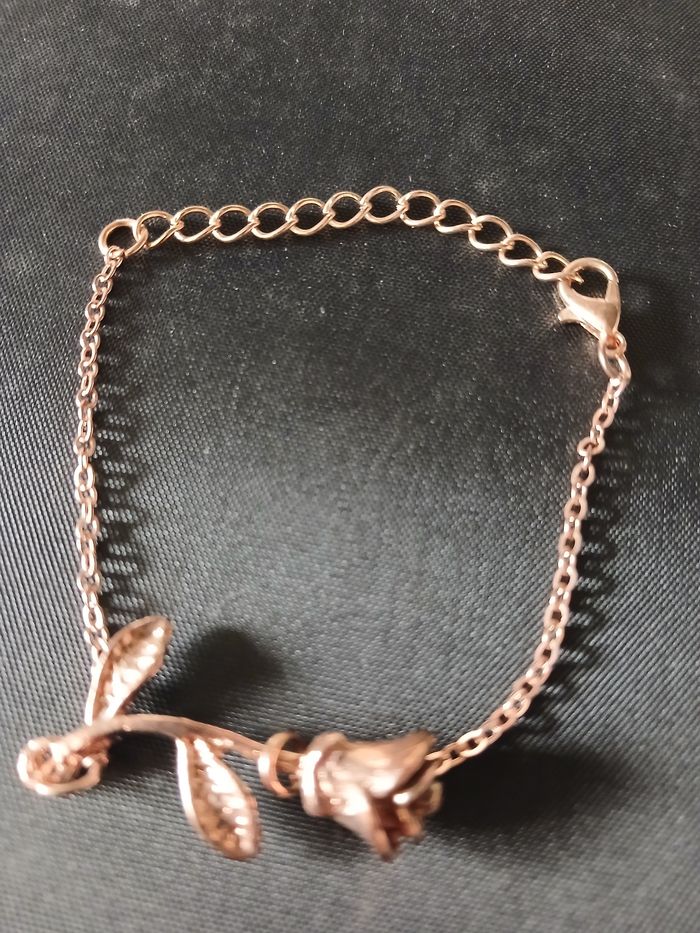 Bracelet doré avec fleur - photo numéro 7