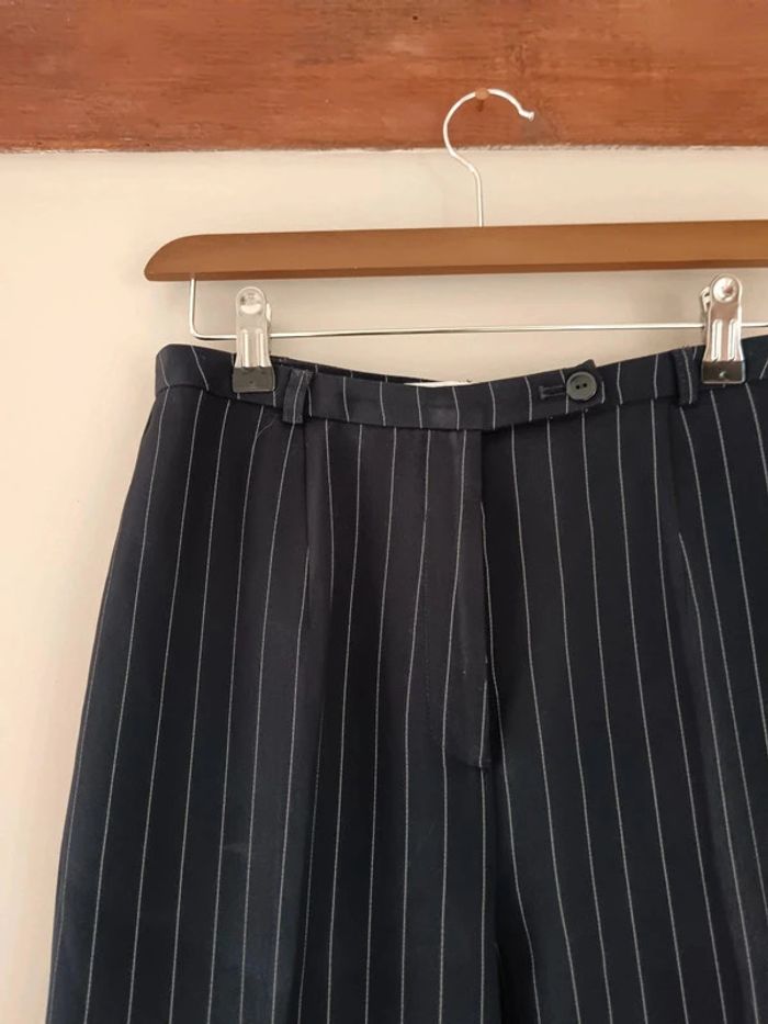 Ensemble tailleur blazer pantalon bleu marine rayures blanches - photo numéro 16