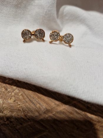 Boucles d'oreilles  👓.