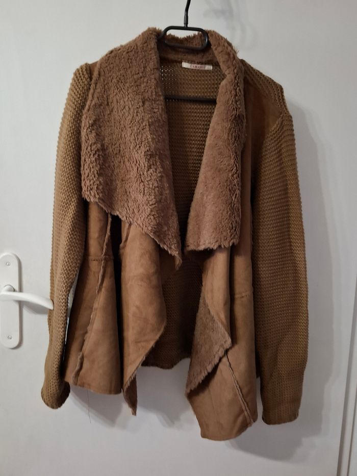 veste pull camaieu taille 38/40 en très bon état