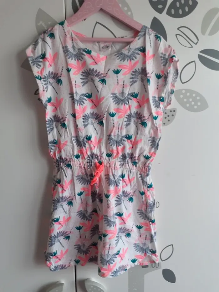 Robe blanche fleurs rose vif