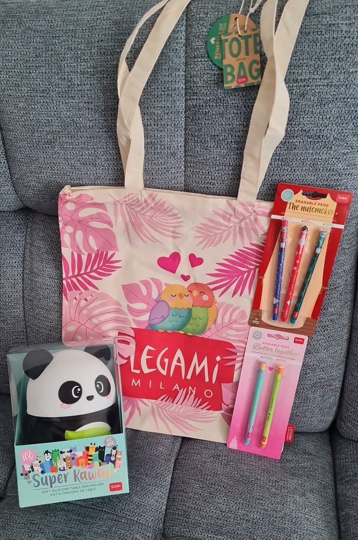 Legami Saint Valentin 2026 Set Effaçables + Tote Bag + Trousse XXL Panda + Set Noel 2025 - photo numéro 2