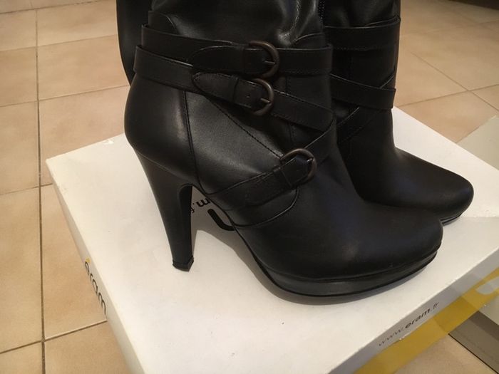 Très jolie botte noire