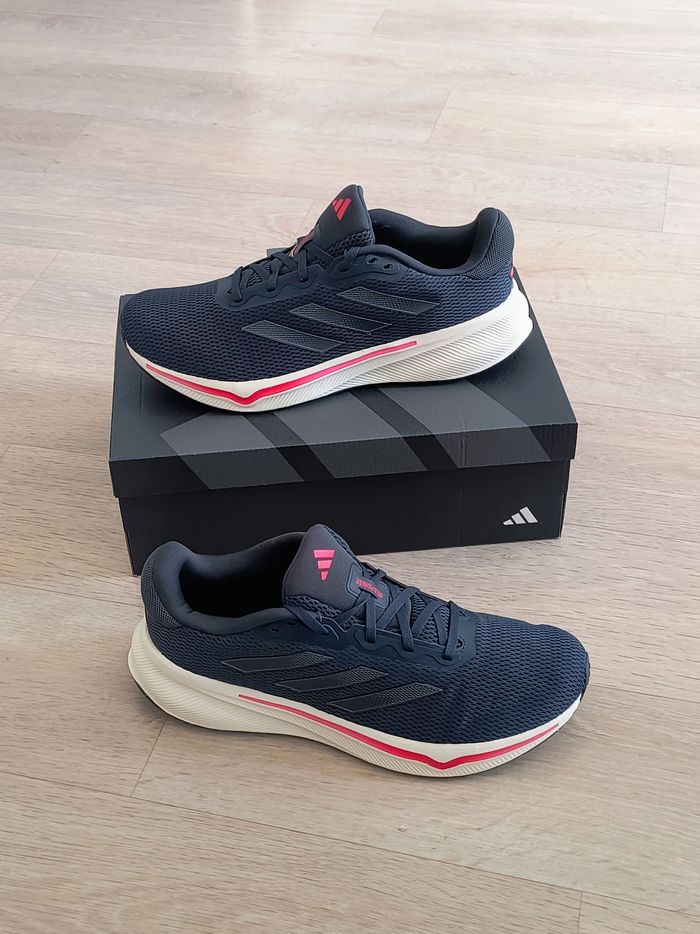 Baskets chaussures running adidas taille 46 2/3 neuves - photo numéro 1