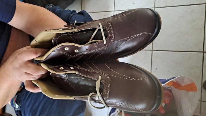 Chaussures de sécurité neuves, jamais porté avec étiquettes
Norme S3 src
Pointure 47 - photo numéro 3