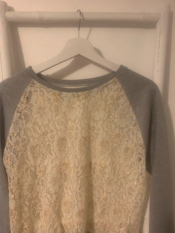 Pull gris dentelle