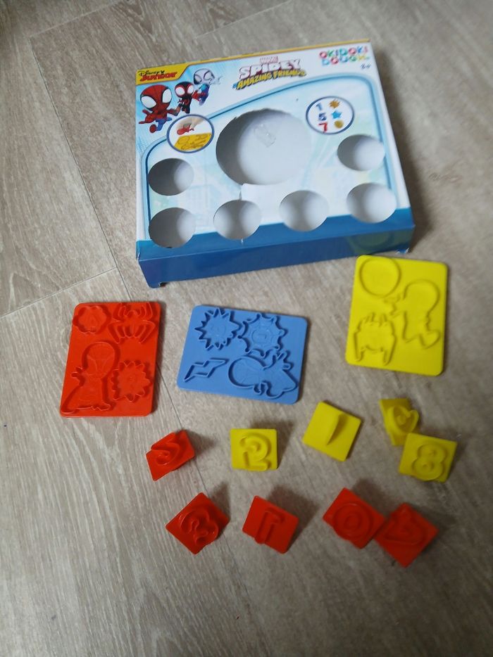 Set de moules pour pâte a modeler
