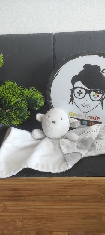 Doudou mouton plat carré blanc ronds gris étoiles OB obaïbi Okaïdi Quadrillage