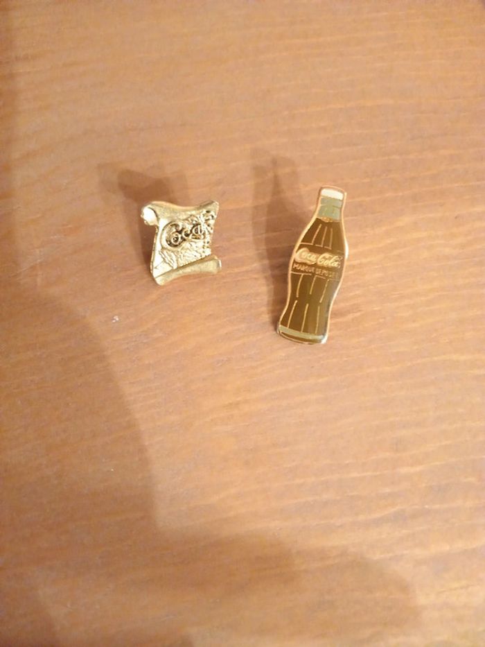 Lot de 2 pin's coca