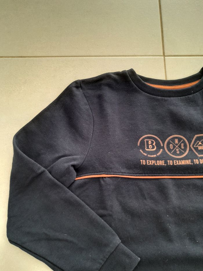Sweat garçon 10 ans sweat garçon col rond  bleu marine et corail. Très bon état - photo numéro 2
