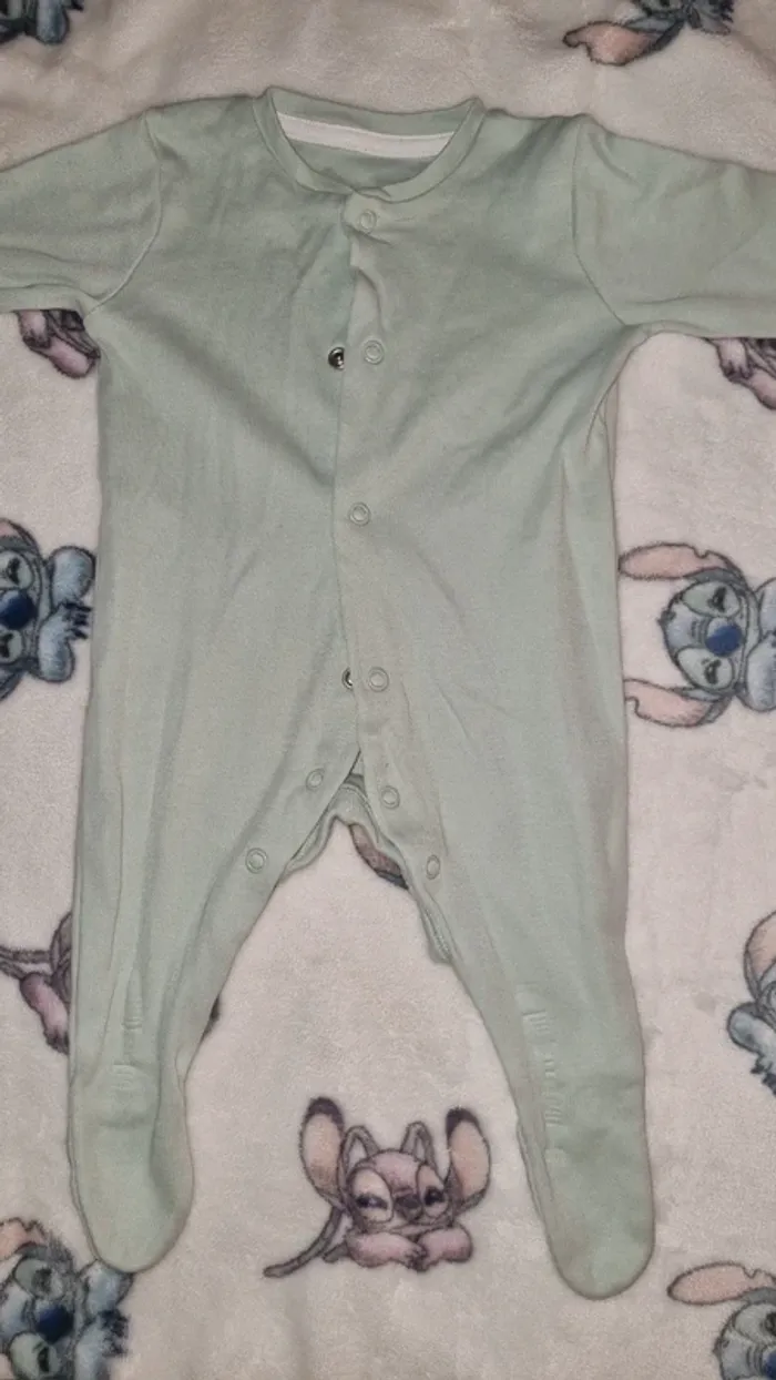 Pyjama 0/3 mois en très bon état