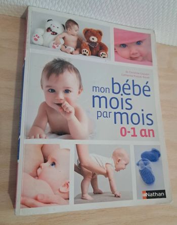 Mon bébé mois par mois 0-1 an.
