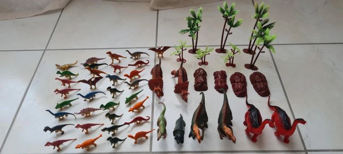 Lot figurines dinosaures + accessoires - photo numéro 2