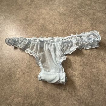 String transparent bleu