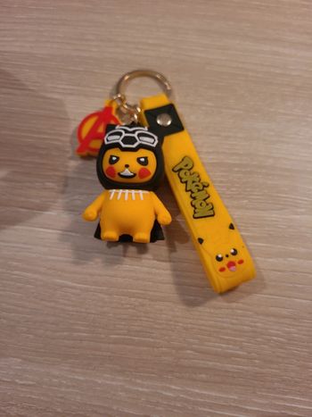 Porte clé Pikachu Avengers