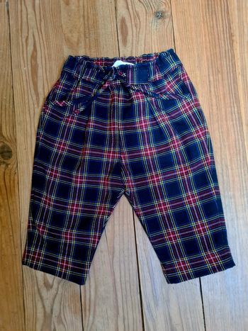 Joli pantalon ecossais pour bebe fille.