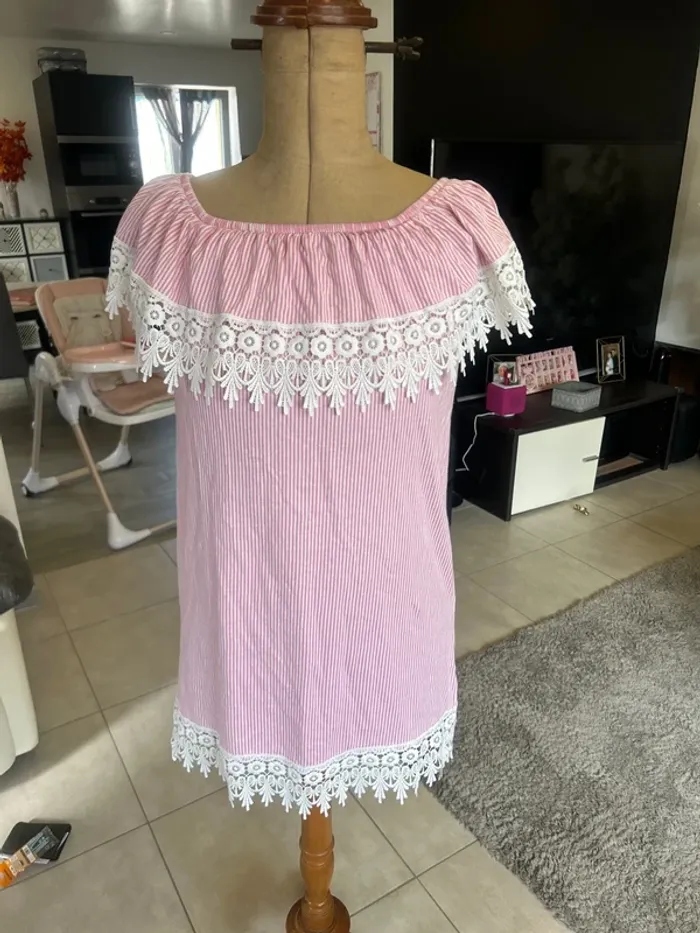 Jolie robe rose taille M - photo numéro 2