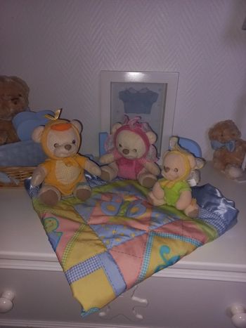 Tapis d'éveil Fischer Price Doux rêves papillons et 3 peluches hochet assorties état neuf