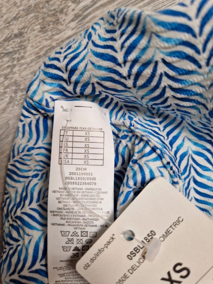 Bikini Calzedonia neuf avec étiquette Bas en XS haut en taille 85 bleu et blanc - photo numéro 8