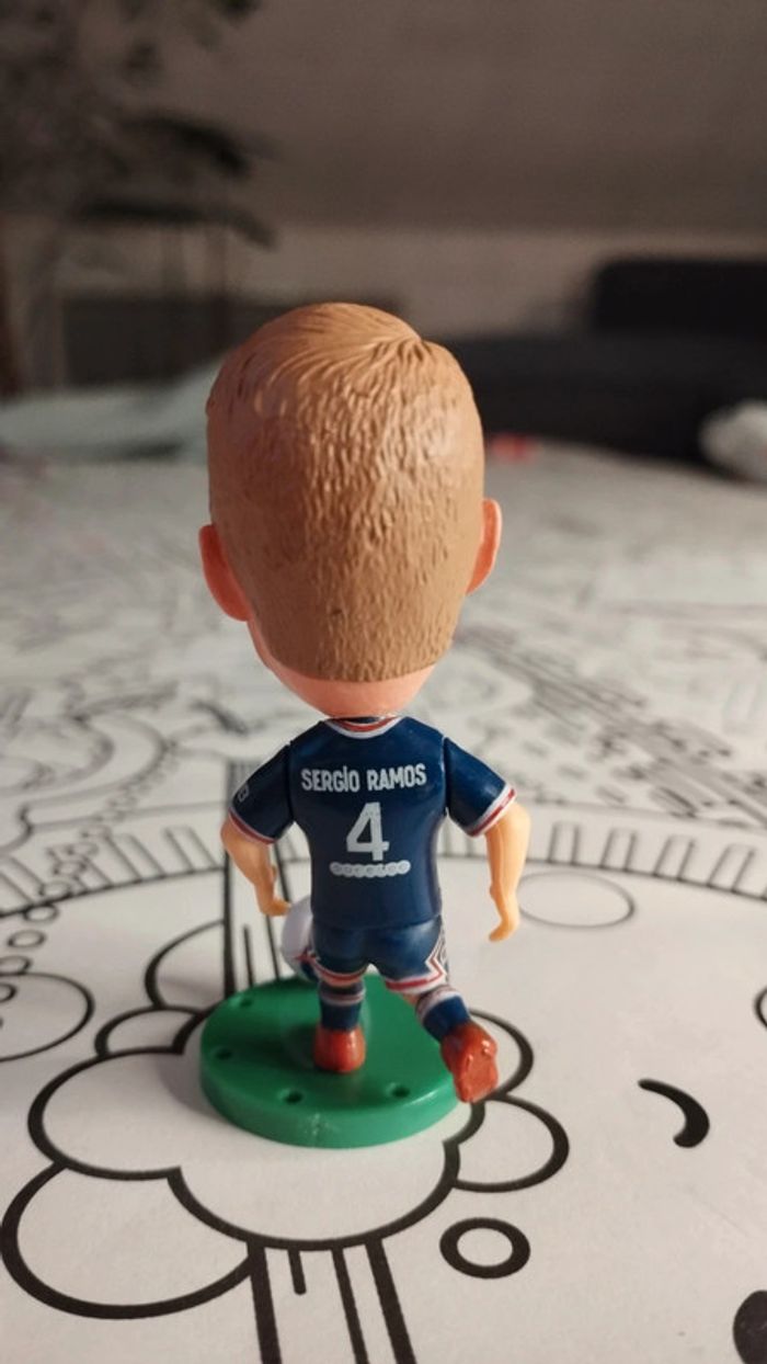 Petite figurine football neuve Sergio Ramos PSG Paris Saint-Germain - photo numéro 2