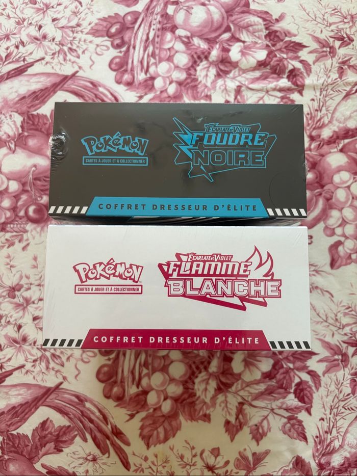 Lot Pokémon Ev10.5 2 ETB Flamme Blanche et Foudre Noire + Coffret classeur - photo numéro 2