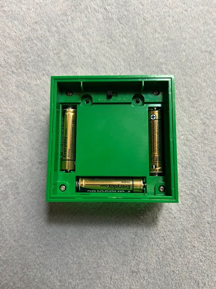 Lampe murale ou à poser verte Lego brique 2X2 en 3D fonctionne - photo numéro 7