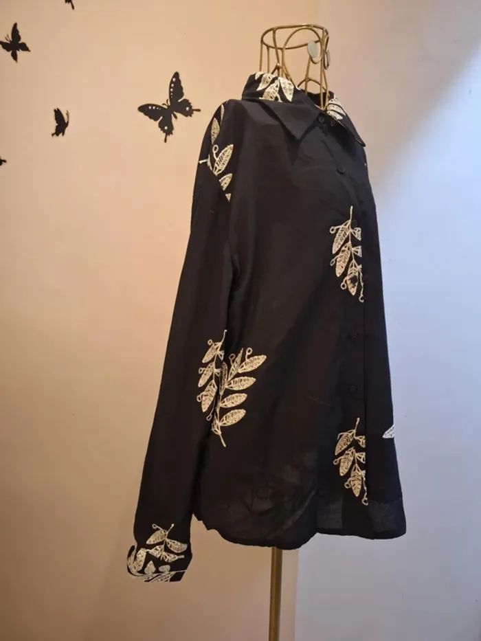 Chemise noire brodée - photo numéro 2