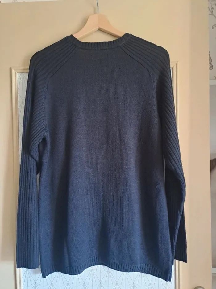 Pull homme noir celio L super état sans défaut photos avec et sans flash - photo numéro 5