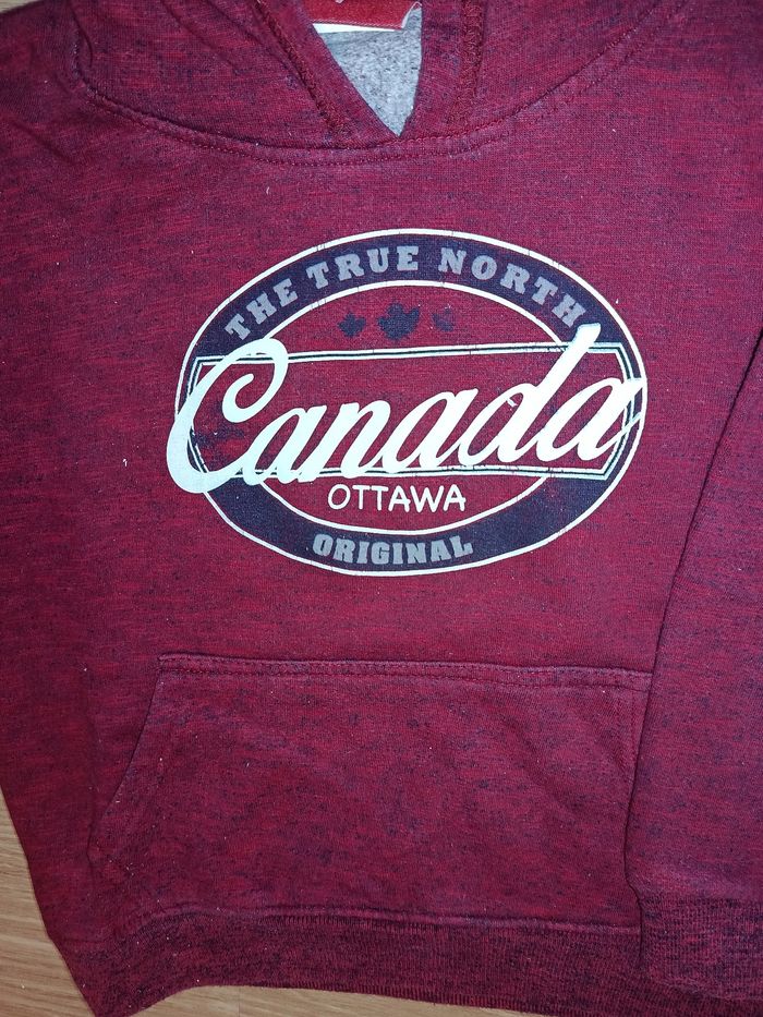 Sweat canadien - photo numéro 2