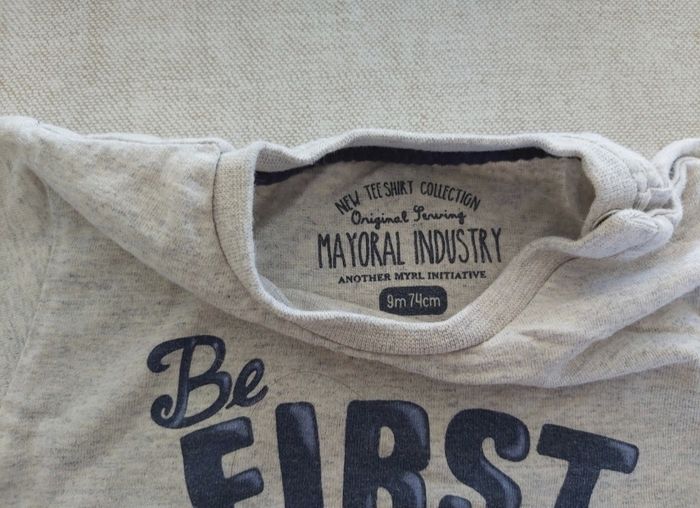 Lot vêtements 9 mois
Tee-shirt voiture mayoral manche longue gris impression jaune et gilet zippé marin blanc, bleu et jaune marque U tout petit - photo numéro 5